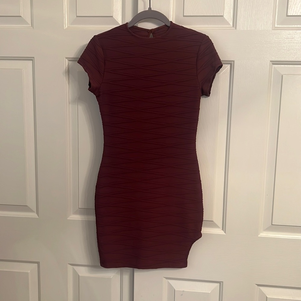 U40- Fashion Nova Women Stretch Side Slit Short Sleeve Mini Dress Marsala